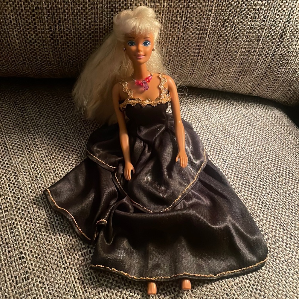VINTAGE BARBIE